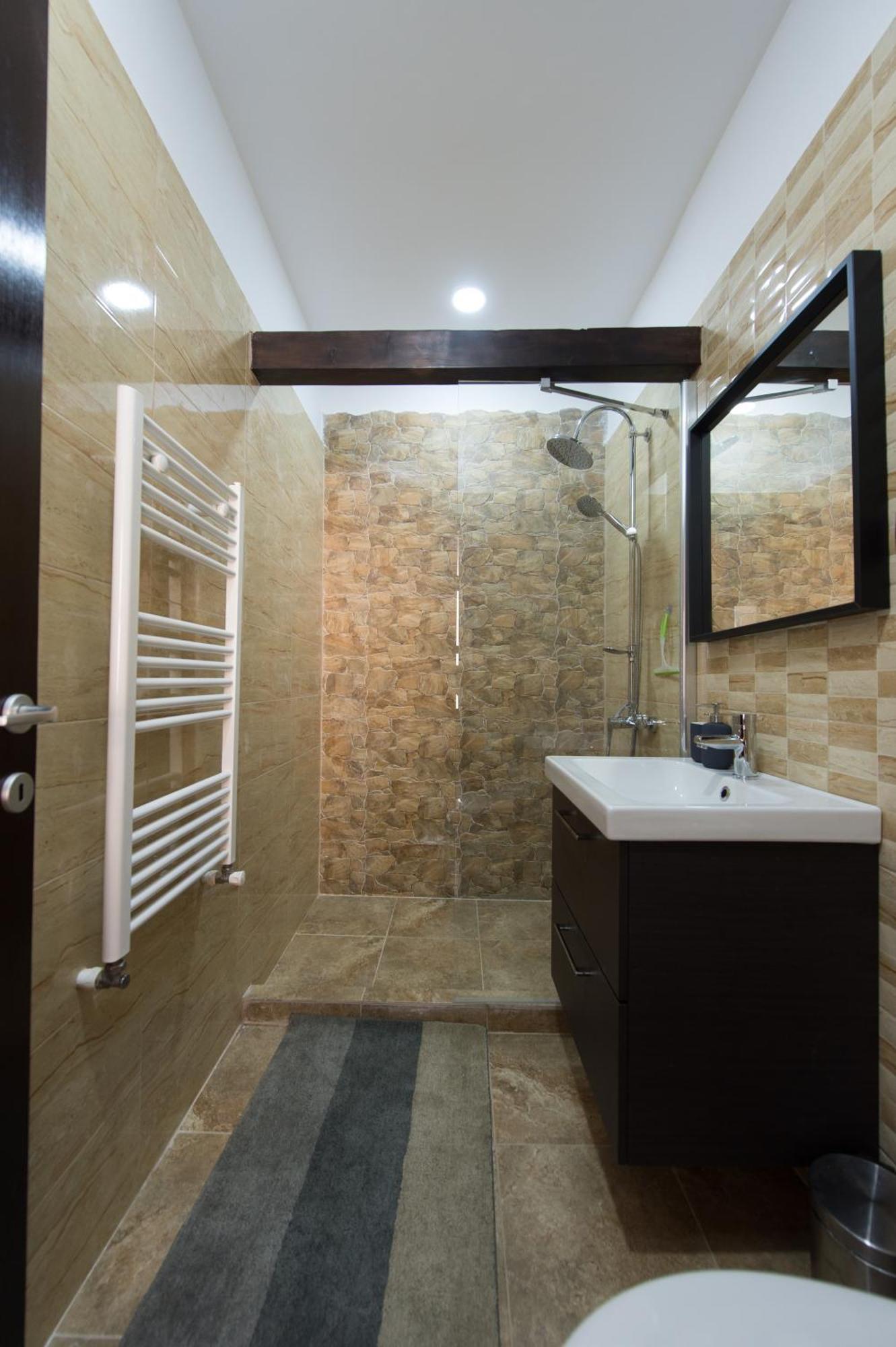 Lovely Brasov Flat With Patio And Mountain Views Экстерьер фото