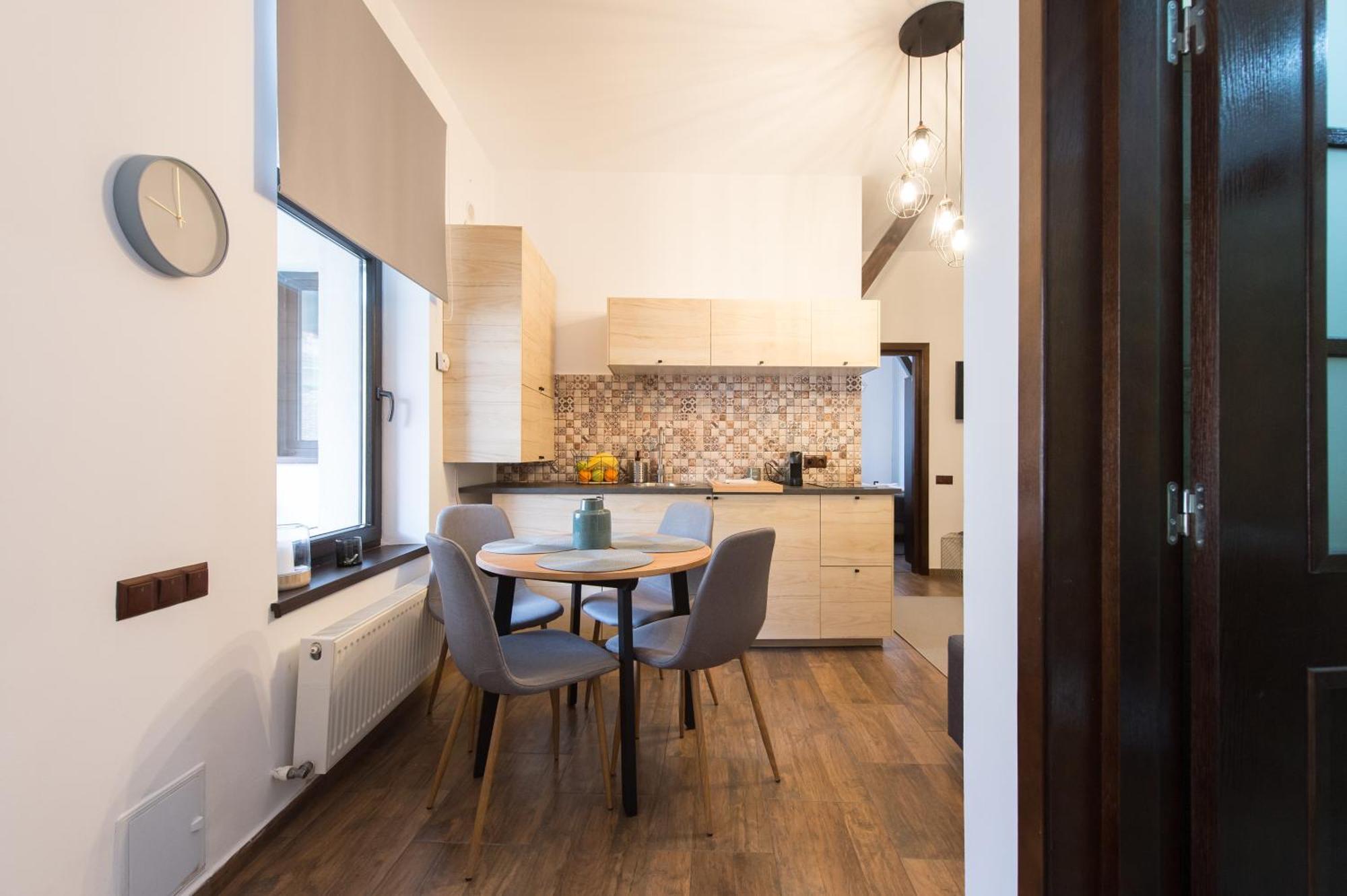 Lovely Brasov Flat With Patio And Mountain Views Экстерьер фото