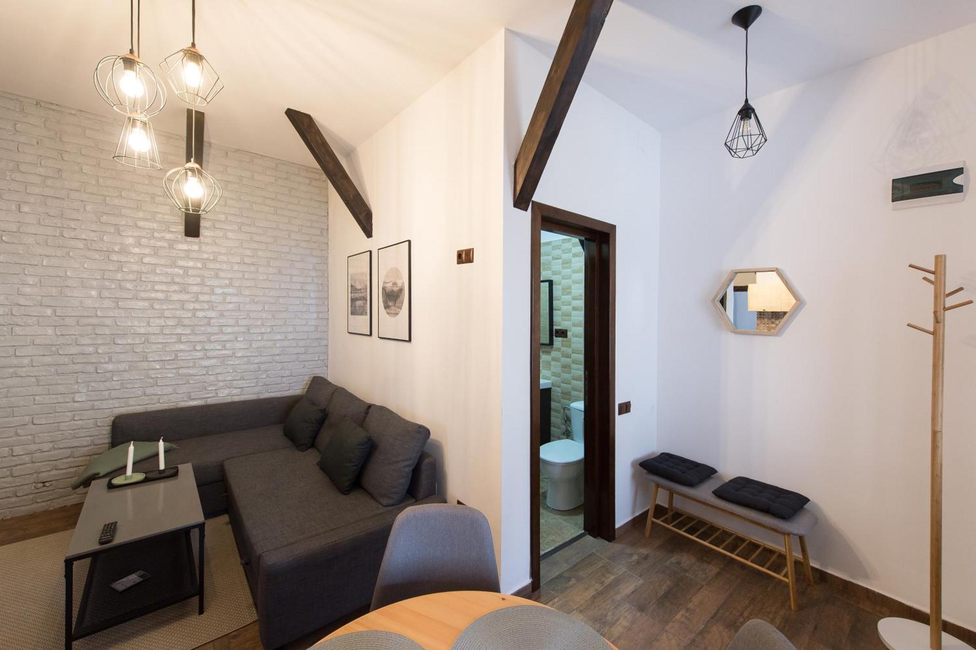 Lovely Brasov Flat With Patio And Mountain Views Экстерьер фото
