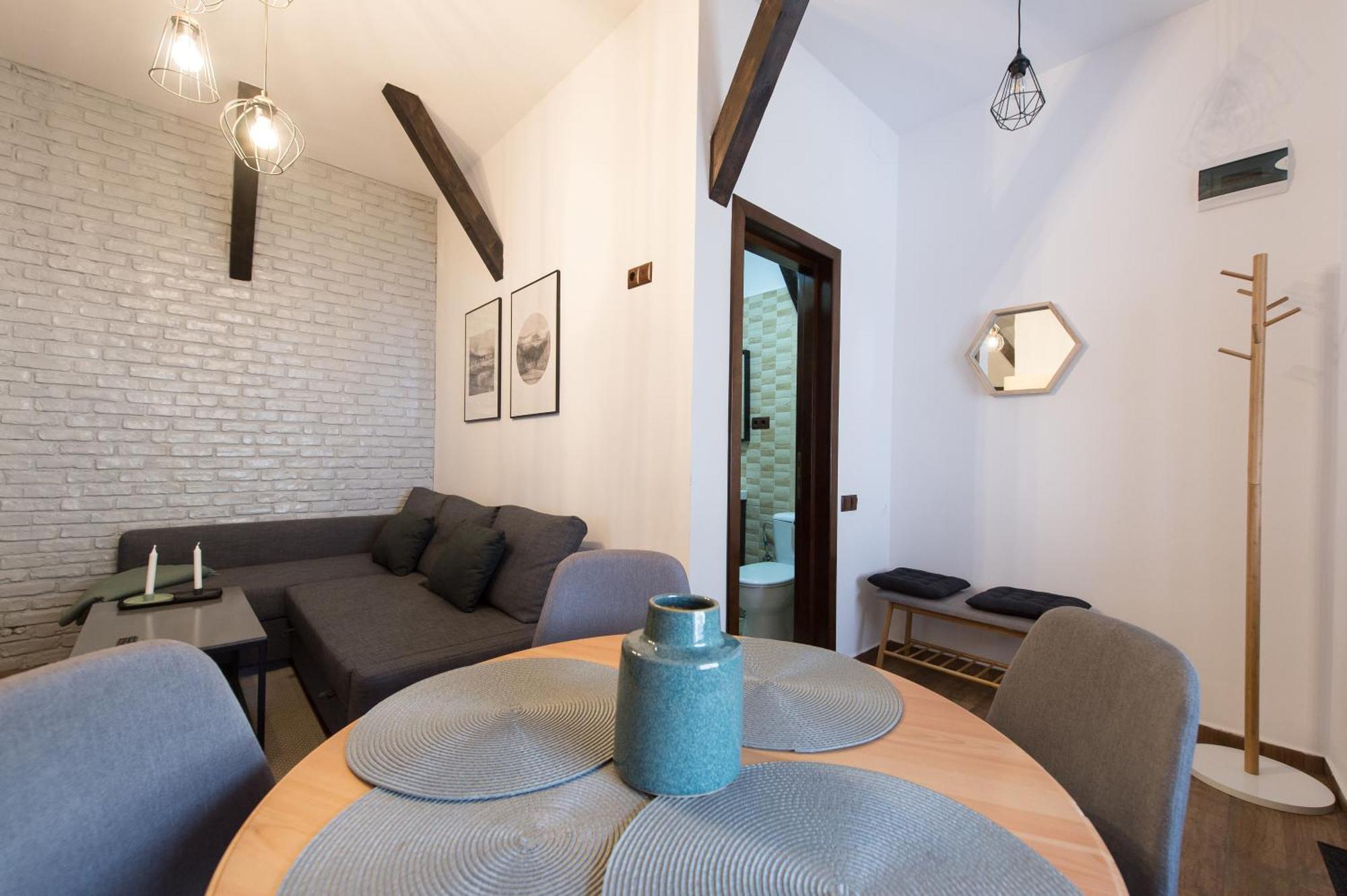 Lovely Brasov Flat With Patio And Mountain Views Экстерьер фото