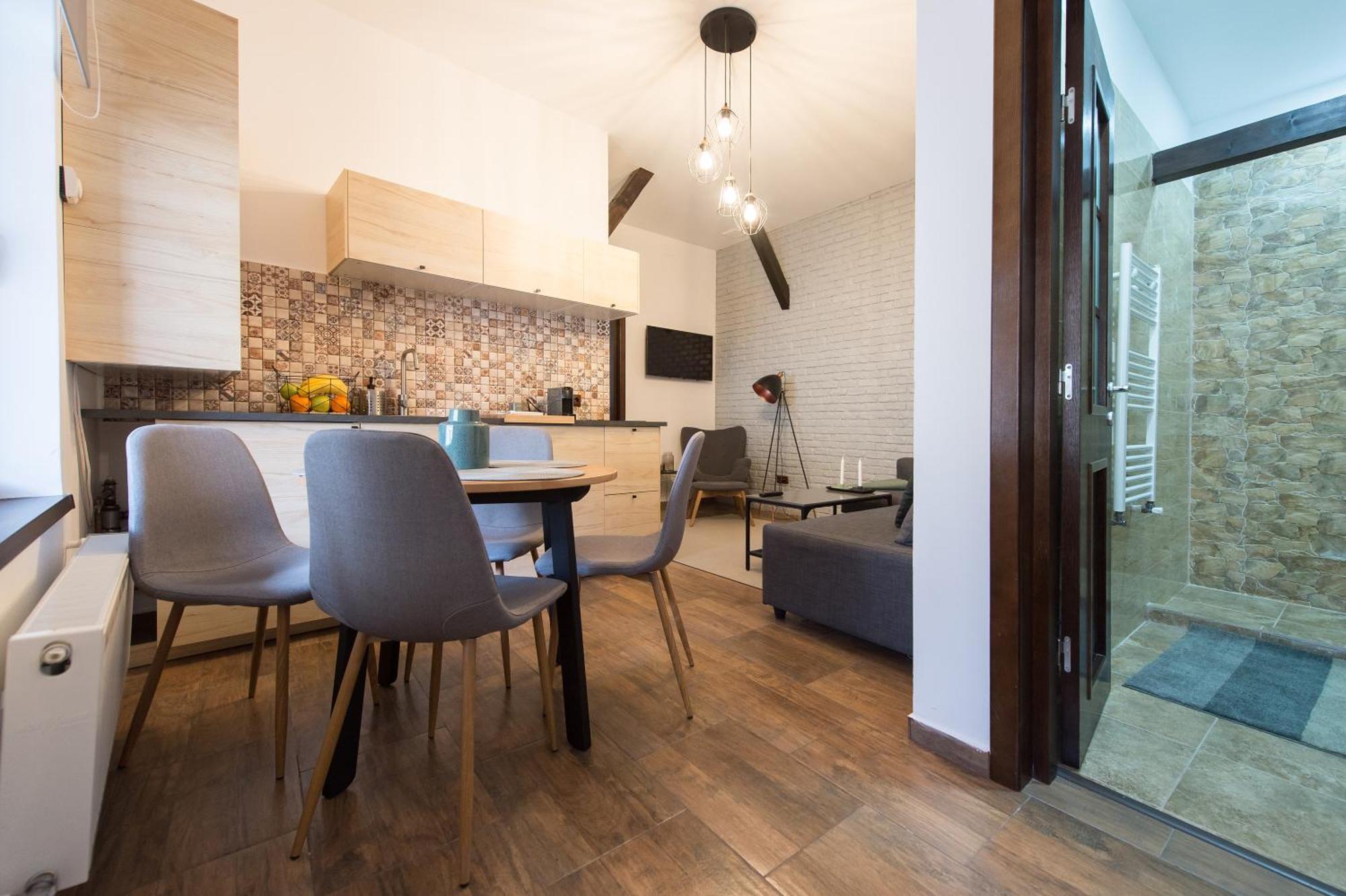 Lovely Brasov Flat With Patio And Mountain Views Экстерьер фото